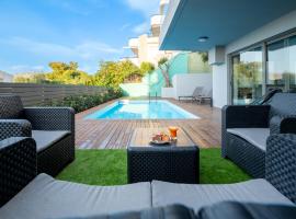 ホテル写真: Saronida Summer house with private pool
