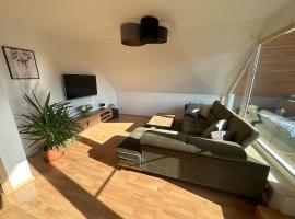 A picture of the hotel: Sonniges & ruhiges Apartment mit Balkon nahe Berlin