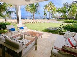 Foto di Hotel: Beach front apartment at emotions