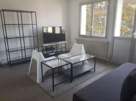 Hotel fotoğraf: Chambre privée calme, lit double en Coliving