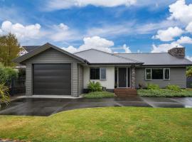 Hotel Foto: Bach 32 - Taupo Holiday Home