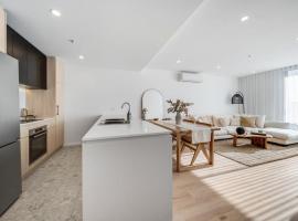 Hotel Foto: Spacious 1-Bed Apartment with Gym, BBQ & Parking