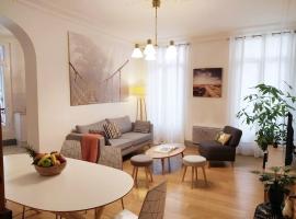 होटल की एक तस्वीर: L'ombre du Vieux-Port appartement spacieux