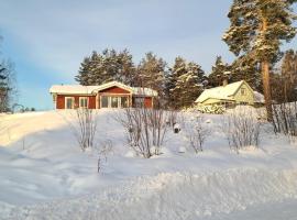 Hotel fotografie: Charming cottage in Forsa, Hudiksvall with lake view