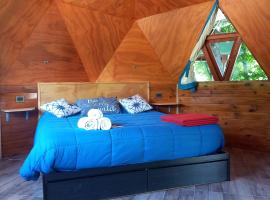 Puelo EnDomos, hotel in Lago Puelo