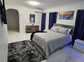 מלון צילום: Skywin Airbnb - 1 Bedroom Apt&Sofa Bed - HWT, KGN