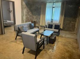 Hotel Photo: JW Homestay (ShopHouse Lv2)