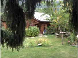 Hotel Foto: Magnificent spacious 4 bedroom mountain chalet with spa