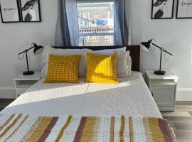 Hotel foto: Remodeled Townhouse in Watertown