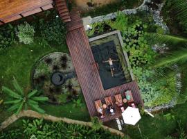 A picture of the hotel: Luxury Villa Rainforest Estate with Pond