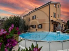 Hotel Photo: Pet Friendly Home In Marinici With Kitchen