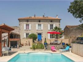 รูปภาพของโรงแรม: Beautiful Charente Home with swimming pool