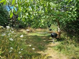 होटल की एक तस्वीर: Naturnahes Wohnen in einem alten Haus mit Garten