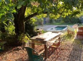 Hotel fotografie: Mazet avec jardin