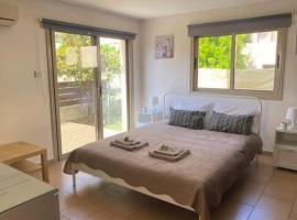 รูปภาพของโรงแรม: Comfy Apartment Near Paphos