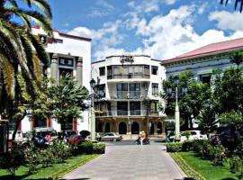 Hotel Foto: Dpto en plena plaza principal en Tarija