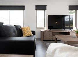 Hotel Foto: Modern Delight: Cosy Home with Parking