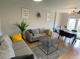 Foto di Hotel: Extra large Room in new house at Citywest