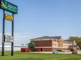 Quality Inn & Suites Davenport near I-80