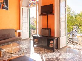 Foto do Hotel: Private Rooms in Historic Building on the Square