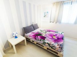 Hotel fotoğraf: 2 Bedrooms Apartment close to metro Dafni in Athens