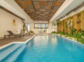 Mons Boutique Hotel & Apartment: Da Nang şehrinde bir otel