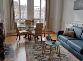 होटल की एक तस्वीर: Appartement avec belle vue sur la place du Martroi