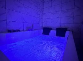 ホテル写真: Escapade Disney : jacuzzi privé Appartement privée