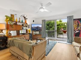 Hotel Photo: Mid-Century Morningside 2-Bed Apartment