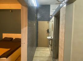 Foto do Hotel: Bandra Delight 2 bedroom with Private washroom