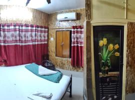 A picture of the hotel: STAYMAKER Bharadwaj Lodge