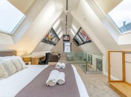 The Old School House - Luxury Themed Apartments, Hotel in Nottingham