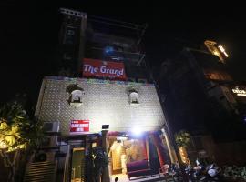 A picture of the hotel: OYO Flagship 15763 Hotel The Grand Near Pacific Mall Tagore Garden
