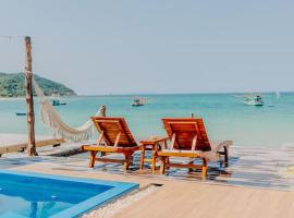Hotel Foto: SeaSalt BeachFront Holiday Home, Private pool, 2 Bedroom house