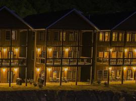 Keweenaw Waters Resort, hotel in Houghton