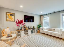 Hotel foto: Luxury Condo, Steps to Downtown Montclair and Train!