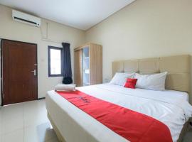 Hotel Photo: RedDoorz @ Osuko Residence Sukomanunggal Jaya