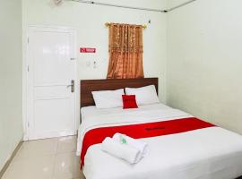 Фотография гостиницы: RedDoorz @ Teratai Homestay Medan Amplas