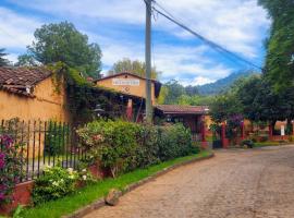 होटल की एक तस्वीर: Villa Patzcuaro Garden Hotel