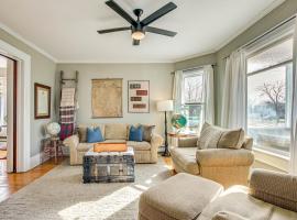 ホテル写真: Dog-Friendly Green Bay Home, 1 Mi to Downtown!