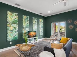 호텔 사진: NEW! Rumba Roost - Upscale Ybor Studio On 7th Ave, Shared Balcony