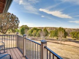 รูปภาพของโรงแรม: Canyon Rim Retreat with Private Yard and Hot Tub!