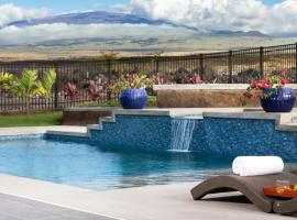 A picture of the hotel: ALOHA SPIRIT AinaMalu 4BR Home with Outdoor Living Room and Pool