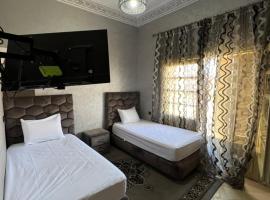 호텔 사진: A room in Guéliz only for ladies