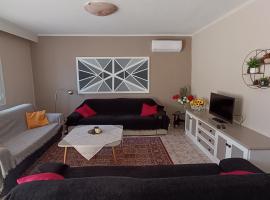 Hotel Foto: Veria Ammos apartment to farm with treehouse