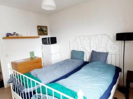 Fotos de Hotel: Private studio apartment 13 min to Stockholm city