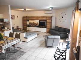 Hotel kuvat: Bory Apartman, zárt udvari parkolás