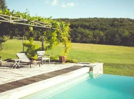 מלון צילום: MAISON 10p, piscine, parc, campagne sans voisin en Drôme provençale