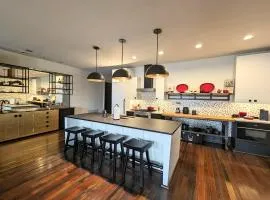 Cherry Street Luxury Apartment