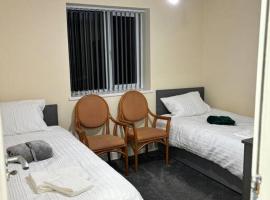 호텔 사진: Stunning 2 bed rear flat Manchester